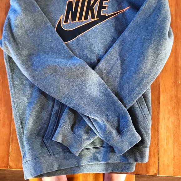 Nike hoodie like new size medium - Picture 2 of 2